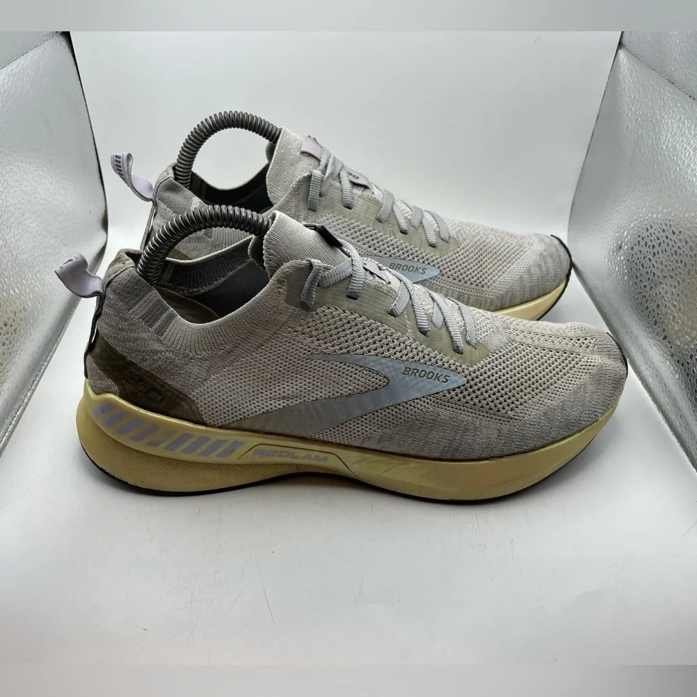 Brooks Bedlam 3 womens gray sneakers size 9